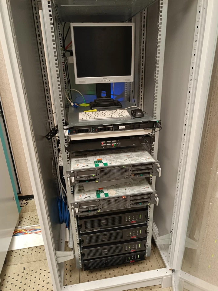 APC SMT2200RMI2U Smart-UPS 2200VA 1980 Watts UPS USV EU 230V - EXCL FRONT COVER - Bild 3 von 3