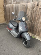 Vespa Super Sport 300 Scooter