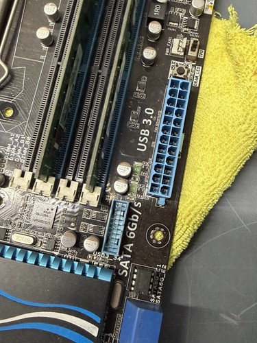 ASUS P8P67 DELUXE Rev 1.03 Intel P67 LGA 1155 SATA 6Gb/s USB 3.0 ATX Motherboard - Picture 3 of 8