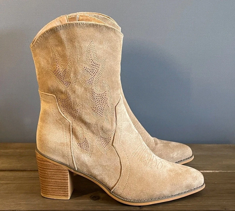 Botas occidentales veganas Olivia & Kate para mujer talla 9,5 beige tostado tacón ancho suaves Foto 3 de 4