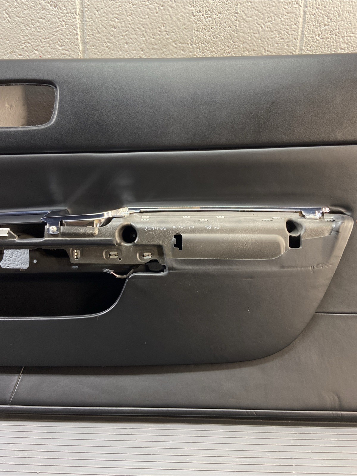 2016-2022 Rolls Royce Dawn RR6 Front Right Door Panel Leather Black OEM *NOTE*