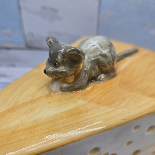 Cheese Shaped Cheese Dish with Mouse on top 10" Long Approx Please See Pictures - Picture 11 of 22