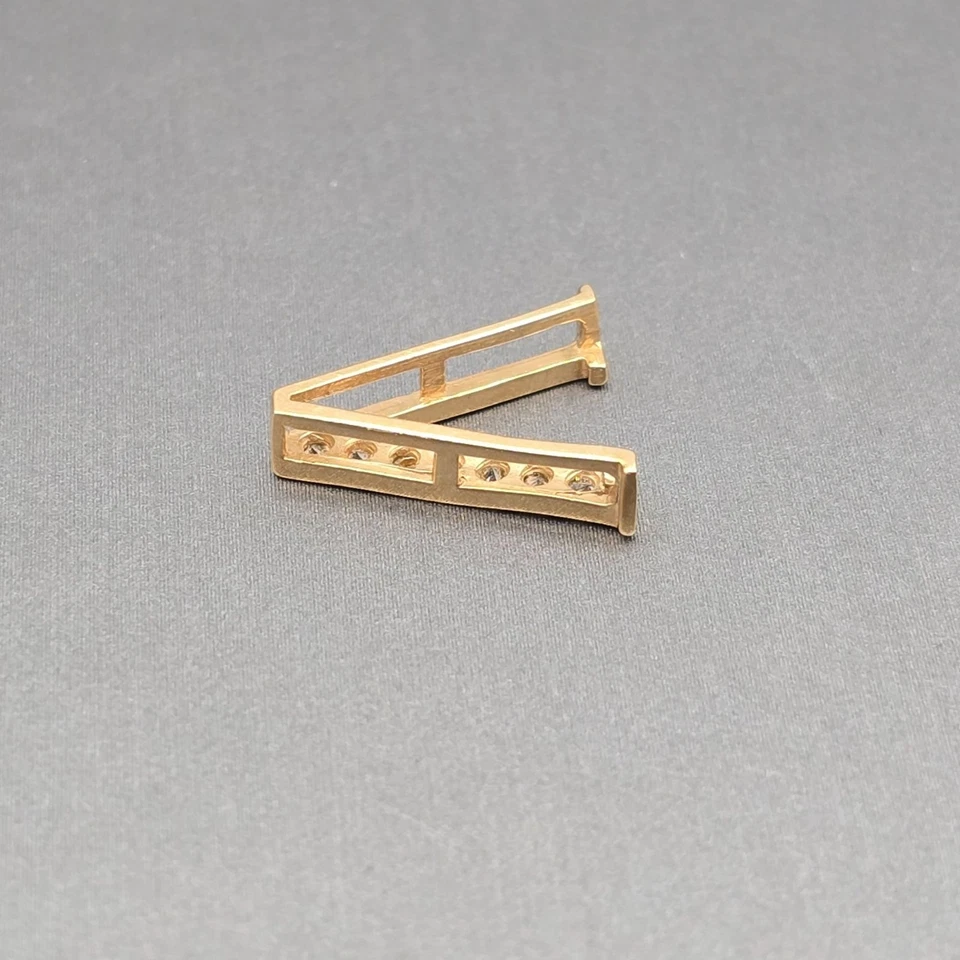 14K Plumb Yellow Gold “V” Initial Pendant Prong-Set Diamonds .625"x.5" 1.03g - Image 3 of 4