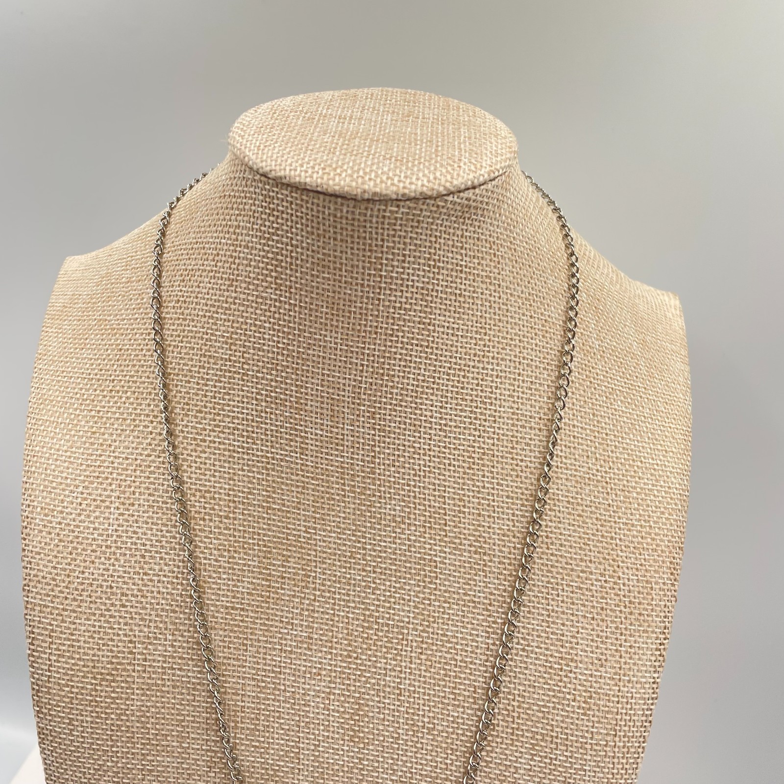 VTG Silver Tone Interlocking Circles Pendant Neck… - image 2