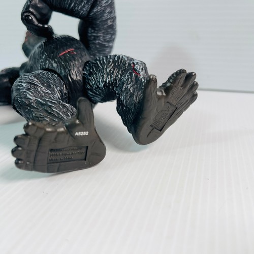 2005 Playmates Universal Studios King Kong Moveable Battle Ape - Picture 8 of 8