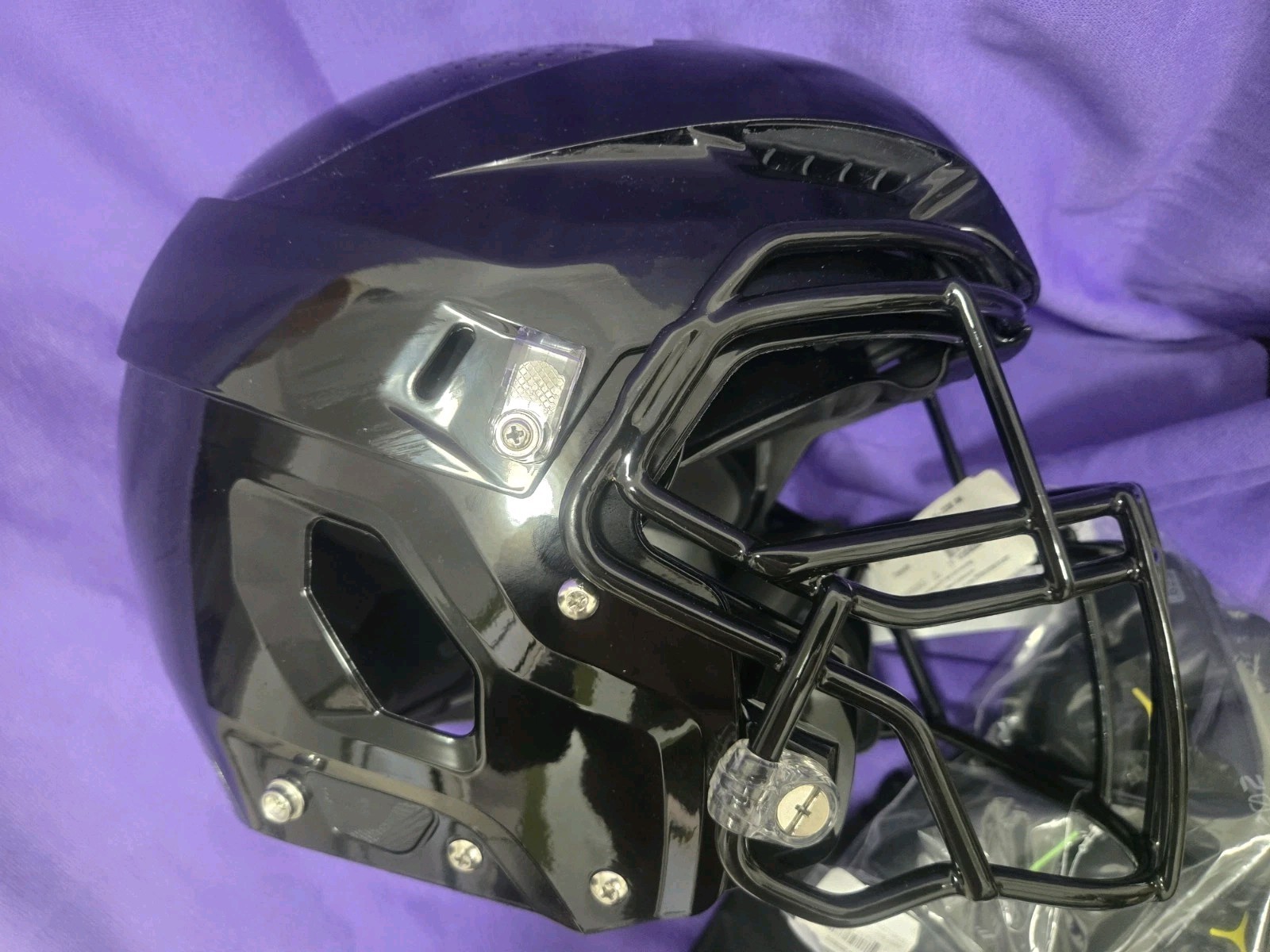 Schutt Trench Elite Vicis Lrg Black W/Oakley Eye Shield and Tags. New & Awesome!