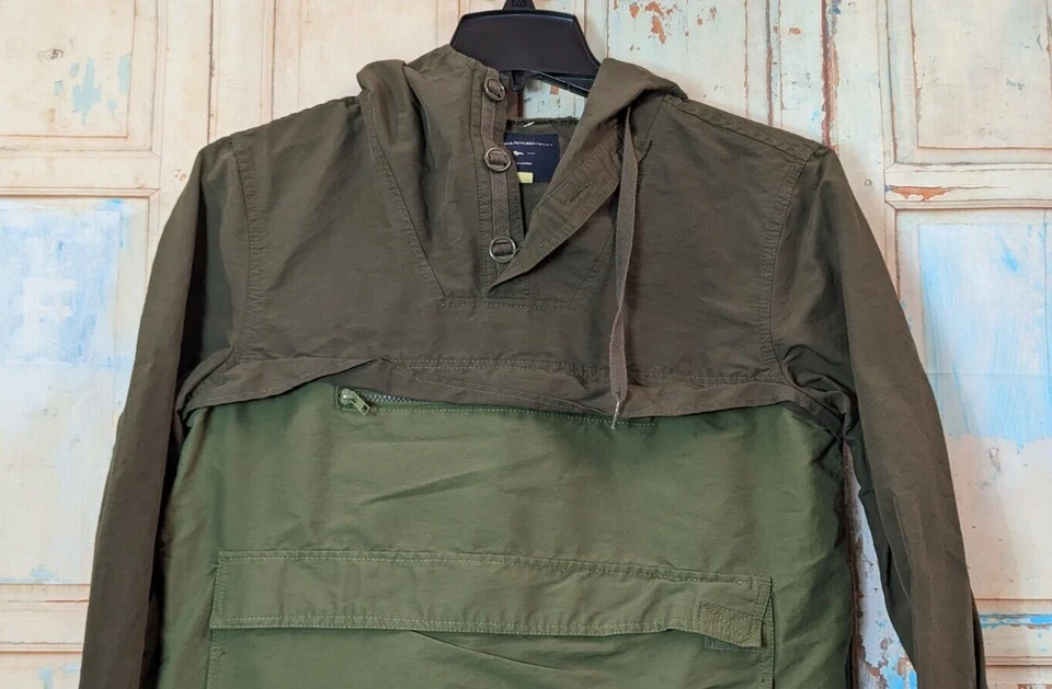 Chaqueta cortavientos con capucha de manga larga verde talla mediana de diversión moderna para hombre Foto 4 de 4