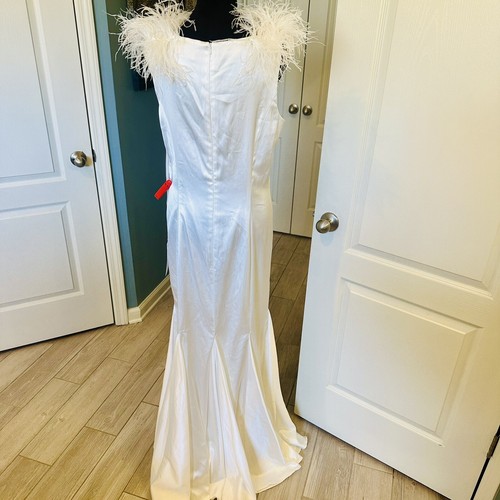 Mac Duggal 68137 White Feather Shoulder V-Neck Satin Formal Gown Size 10 NWT - Picture 9 of 12