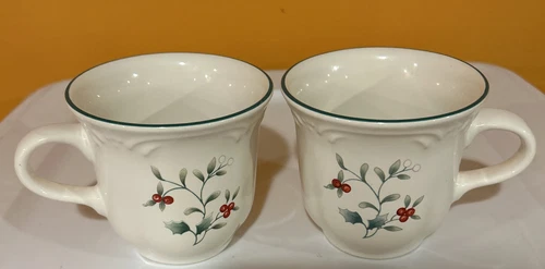 2 Vintage Pfaltzgraff Winterberry Coffee Tea Cups Mugs - 3.5” tall