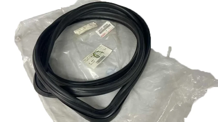 TOYOTA Genuine LAND CRUISER VAN 6 WEATHERSTRIP BACK DOOR GLASS 6829160040 OEM — 第 4/4 张图片