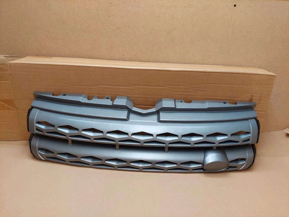 Range Rover Evoque L538 Radiator Grille 2012-2018 LR076020 NEW GENUINE - Image 2 of 4
