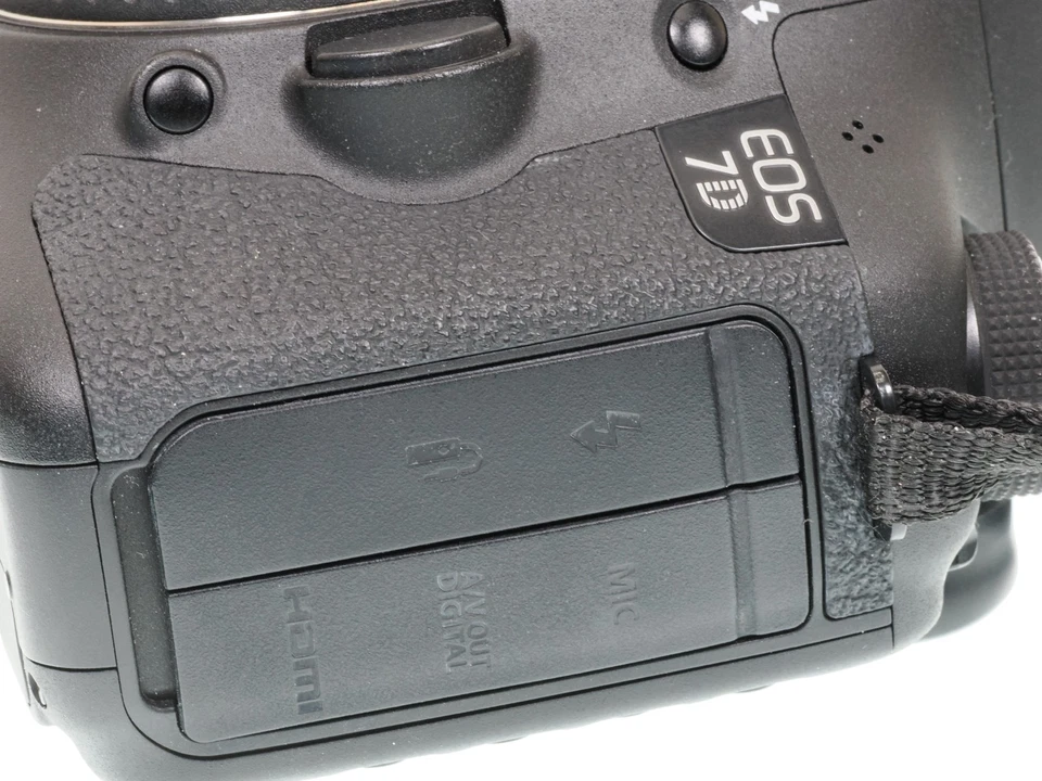 Canon EOS 7D 18.0MP DSLR ABSOLUTELY MINT CONDITION 2,465 SHUTTER COUNT!!!!! 64GB - Image 3 of 4