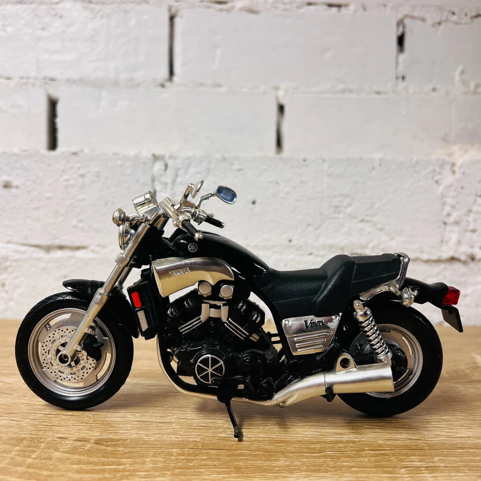 New-Ray Yamaha Vmax 1/12 Diecast Black Silver Model Motorcycle Bike - Image 3 of 4