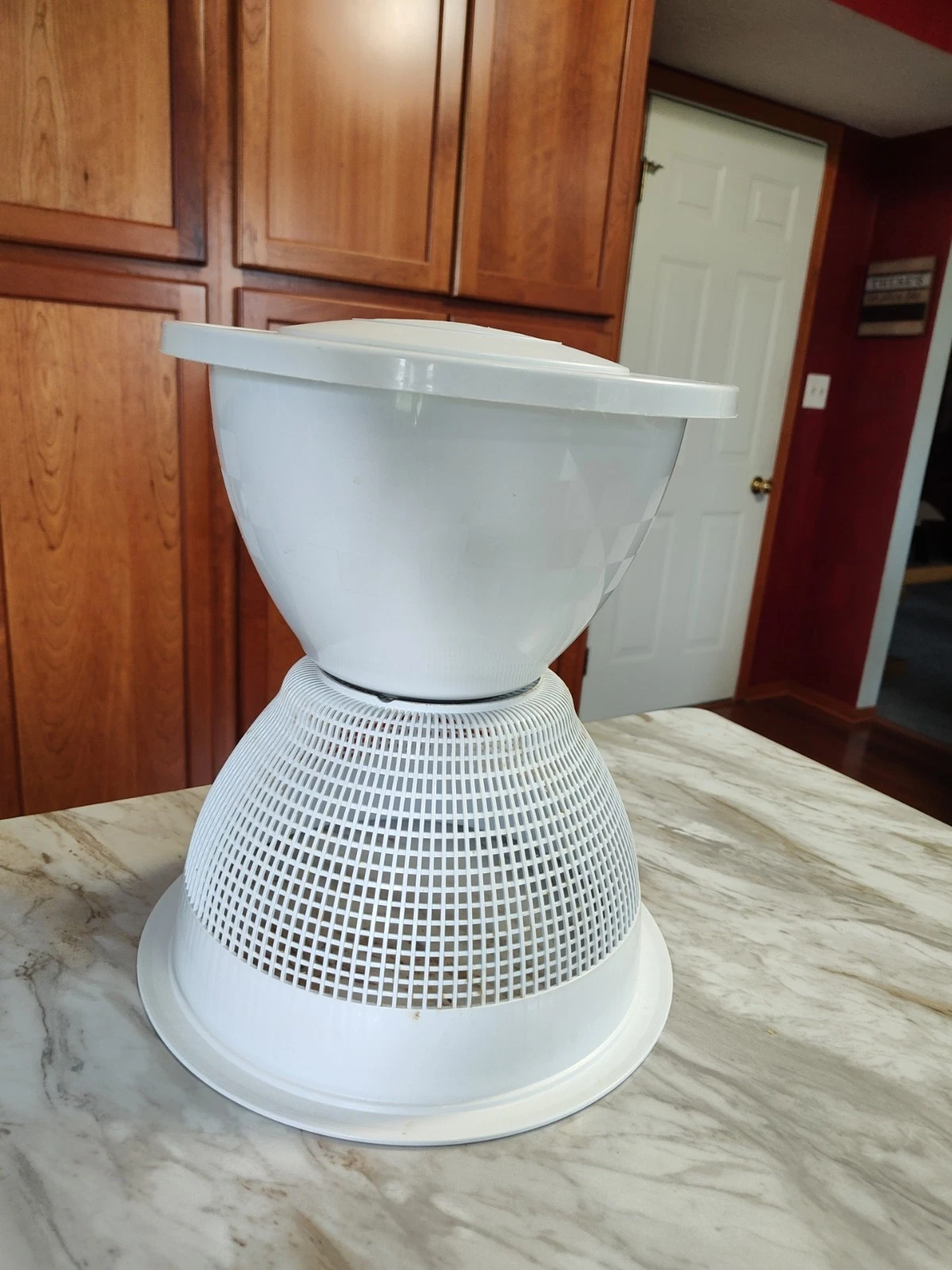 Pampered Chef White Large Mixing Bowl With Lid And Colander Set USA Made