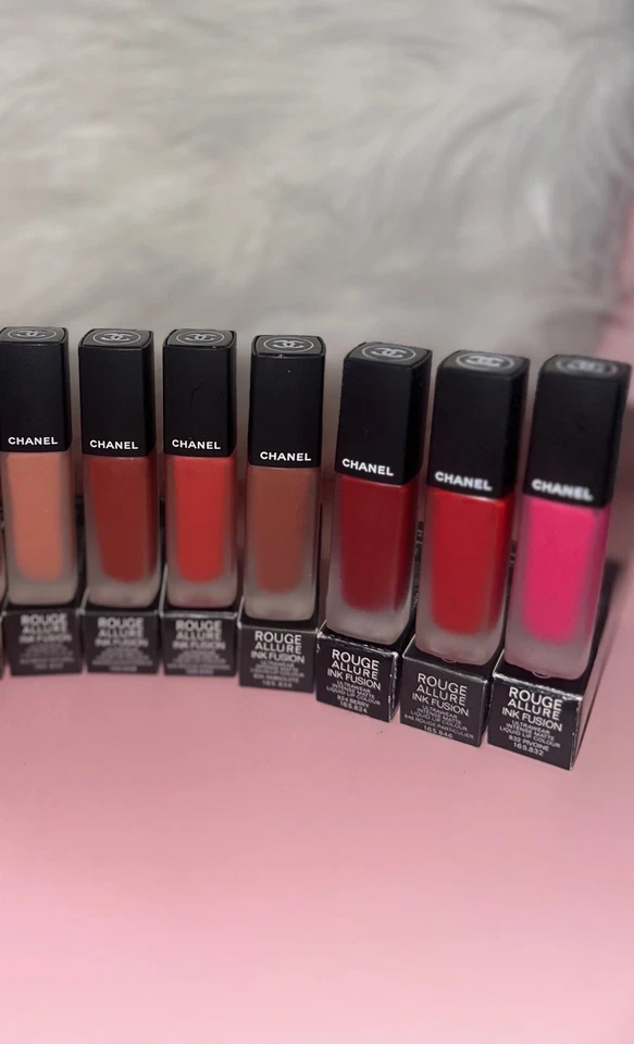 Chanel Rouge Allure Lápiz Labial Líquido Terciopelo Mate 228 Fascinante Nuevo en Caja   Foto 3 de 4