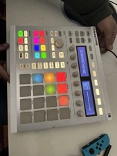 Native Instruments Maschine MK2 White MIDI Controller - NO Software
