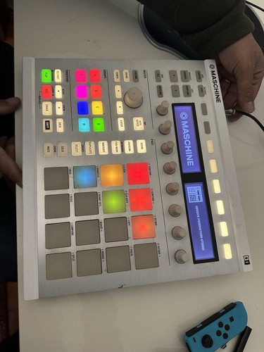 Native Instruments Maschine MK2 White MIDI Controller - NO Software - Picture 1 of 5