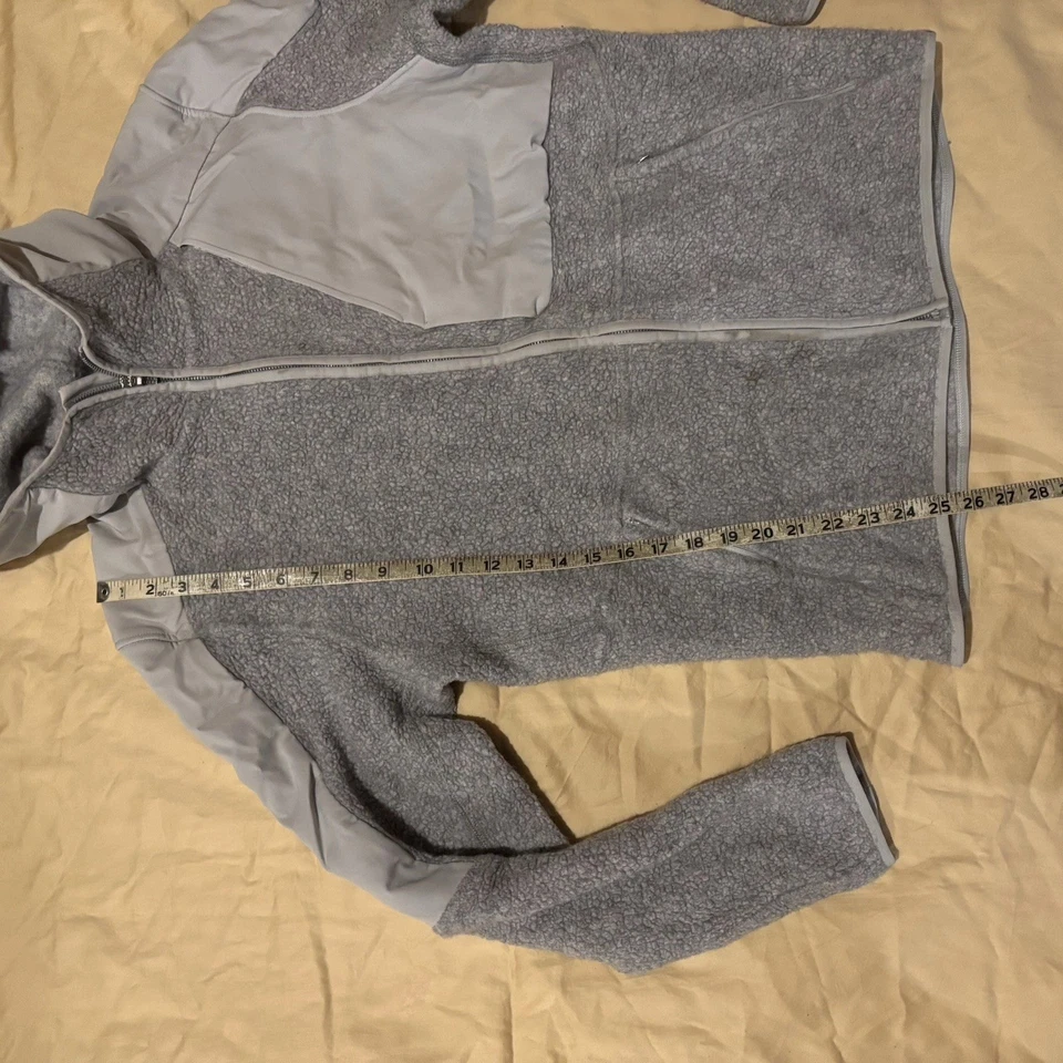 Jaqueta lululemon feminina tamanho L cinza zíper completo lã sherpa com capuz - Imagem 2 de 4
