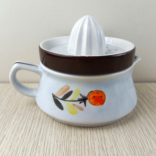 Vintage MCM Japanese Ceramic Two Piece Manual Juicer Hand Painted Cup & Lid - Picture 2 of 11