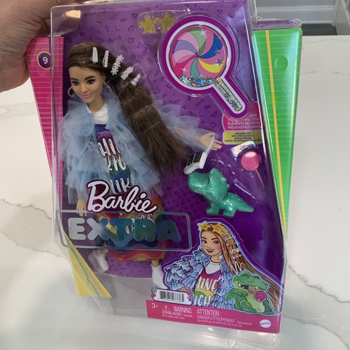 Barbie Extra Puppe & Zubehör mit langen brünetten Haaren und Bling Clips - Bild 11 von 11