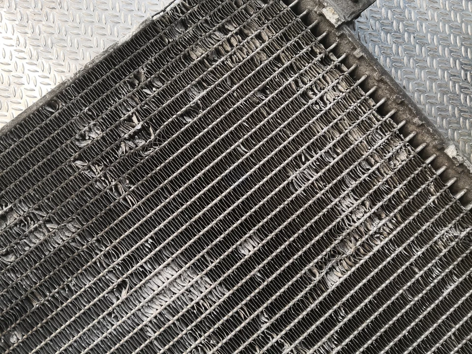 Radiador condensador aire acondicionado VOLVO XC90 D5 AWD 30665562 2,4 diésel 120 kw Foto 2 de 4