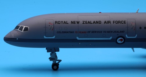 JC Wings 1:200 Royal New Zealand Air Force ""75TH"" B757-200 Diecast Modelo NZ7571 - Imagen 8 de 13