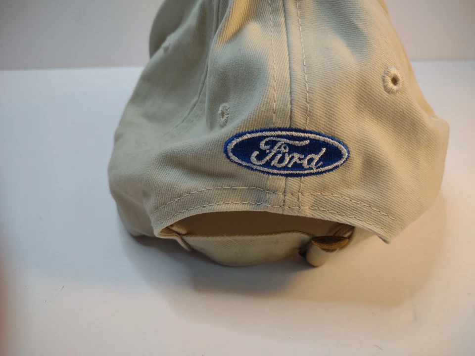 Gorra de golf Ford ajustable blanco roto Foto 4 de 4