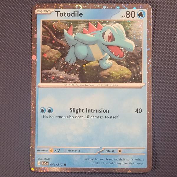Totodile 41 - Héroes Ascendidos - Cosmos Holo Promo Carta Pokemon - NM