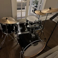 Mapex 5 Piece Drum Set In Black