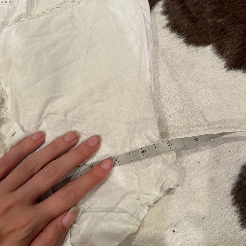 Camisola antigua con ojales y encaje de algodón eduardiano blanco cubierta Foto 4 de 4