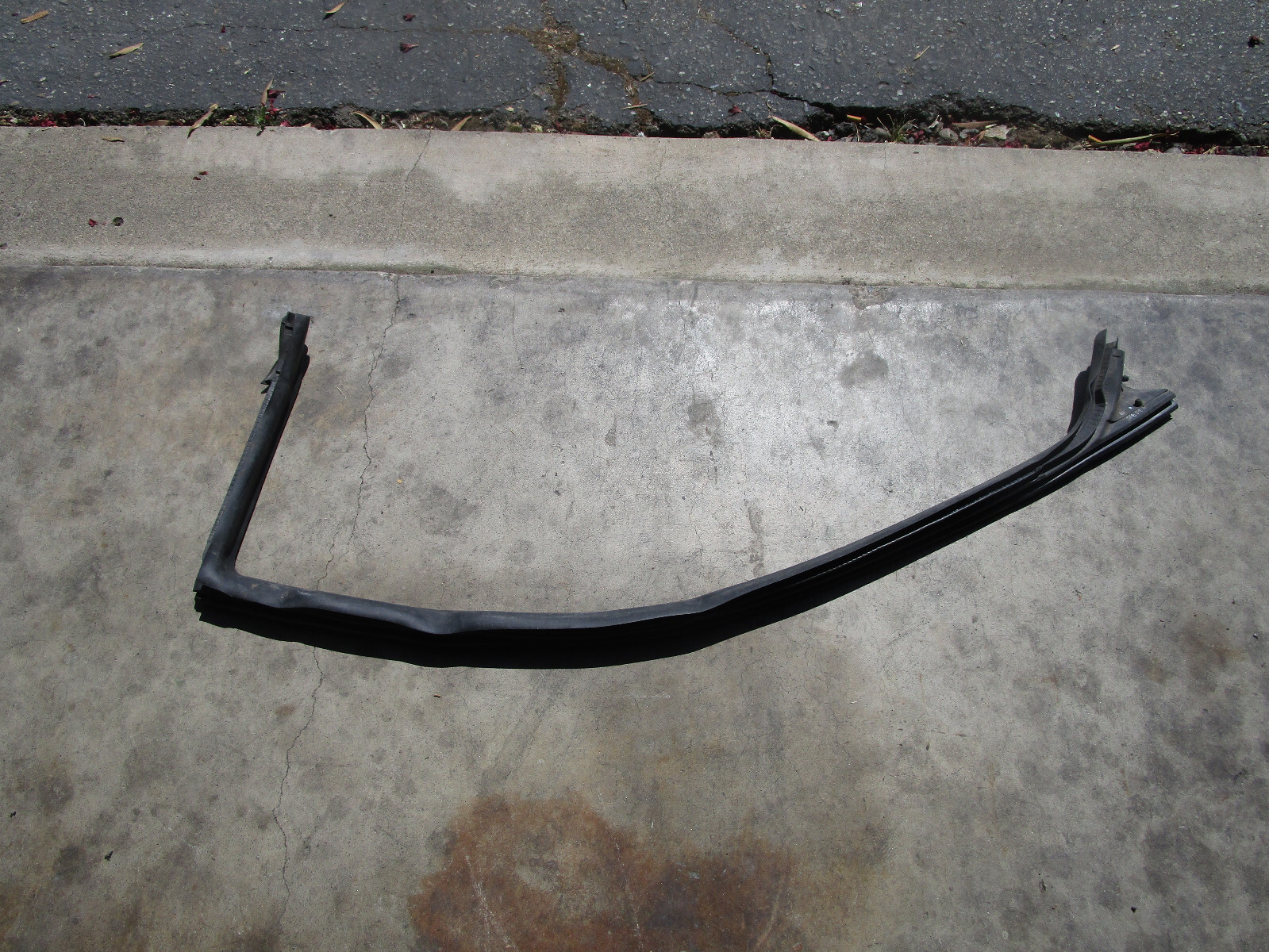 Ferrari 458 Italia, Spider - RH Door Perimeter Seal/Gasket- P/N 81951400