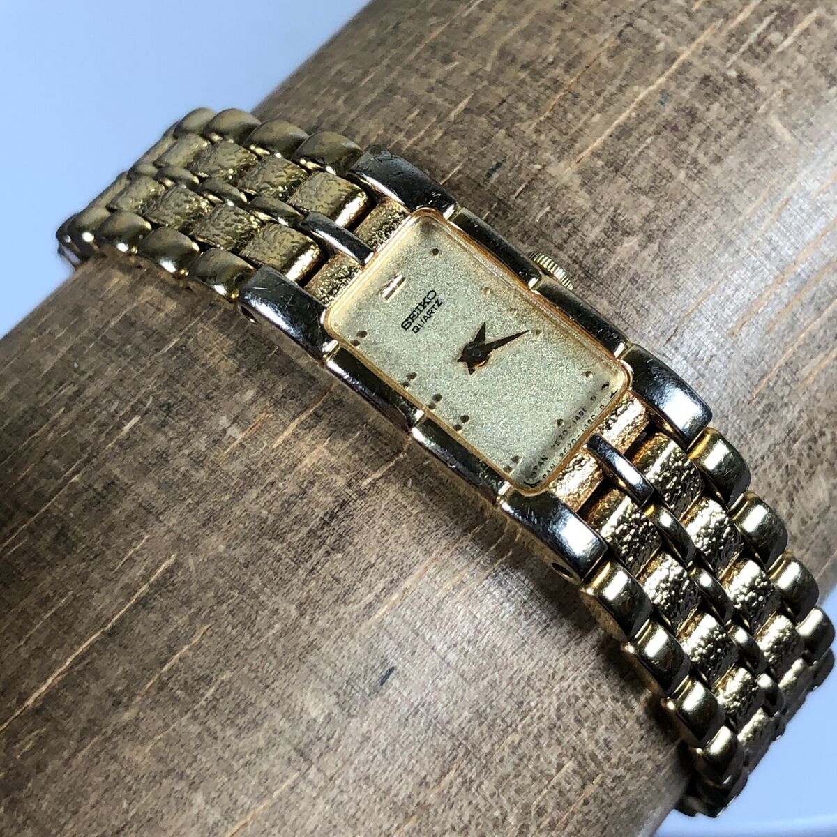 Seiko Women 2E20-6210 Gold Tone Dial Bracelet 13mm Quartz Seiko Women 2E20-6210 Gold Tone Dial Bracelet 13mm Quartz