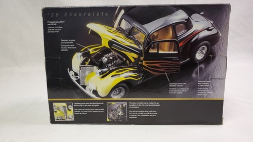 Testors Custom Finish 1:24 Scale '39 Chevrolet Custom Coupe Mint With Box - Picture 22 of 24