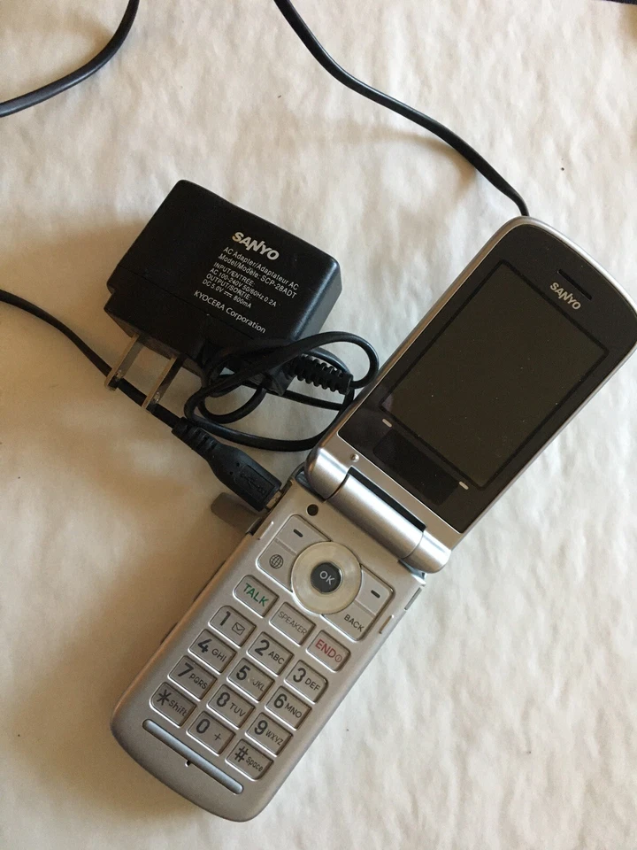 Lot Of 3 Cell Phones And Cell Phone Accessories HUGE BARGAIN!! - Image 4 of 4