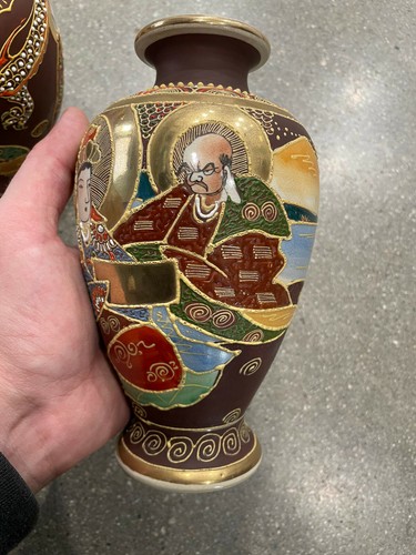 2 Vintage Japanese Imari Vases 7.5" Tall - Picture 8 of 11
