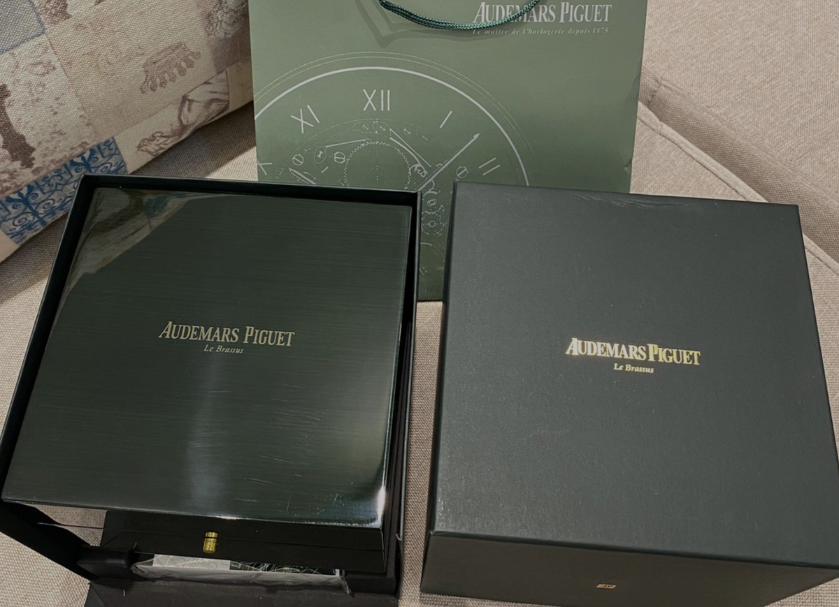 Audemars Piguet case Royal Oak Chronograph Glossy Wood watch Audemars Piguet case Royal Oak Chronograph Glossy Wood watch