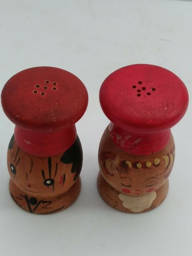 Salt & Pepper Vintage Wooden 2 pc. Shaker Set Mr. & Mrs. Chef with Red Hat 50s - Picture 2 of 6