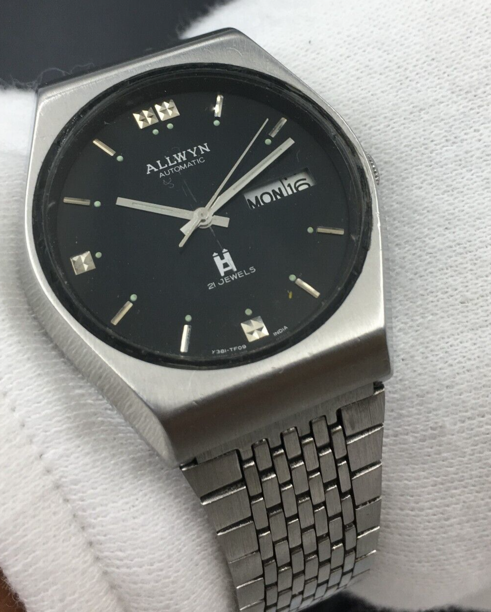 Vintage ALLWYN Day Date Automatic 21 Jewels Wrist Watch Black Dial