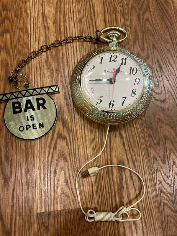 VTG Spartus Bar Is Open/Closed Backwards Running Novelty Wall Clock Works