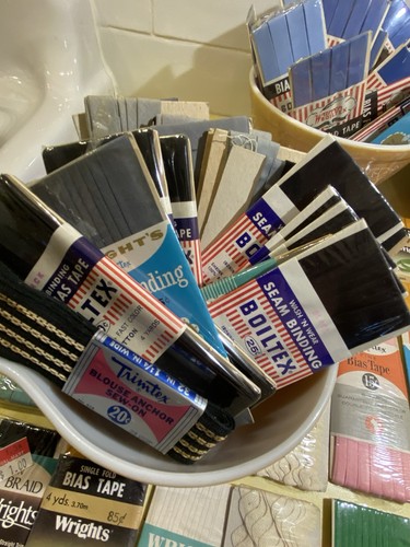 Vintage Sewing Notions Lot (~100+)Bias & Seam Tape, Rick Rack, Hem Binding - Picture 6 of 10