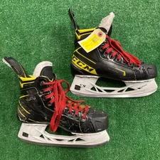 CCM Super Tacks 9380 Skates | INT 5.5 | Regular | Back Heel Damage