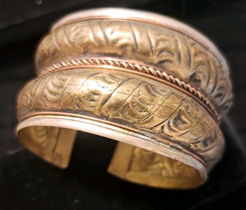 ESTATE LOT 16 VTG Statement Bracelets Bovine Bone Bangle Cuff Hinged Pin MOP - Picture 4 of 8
