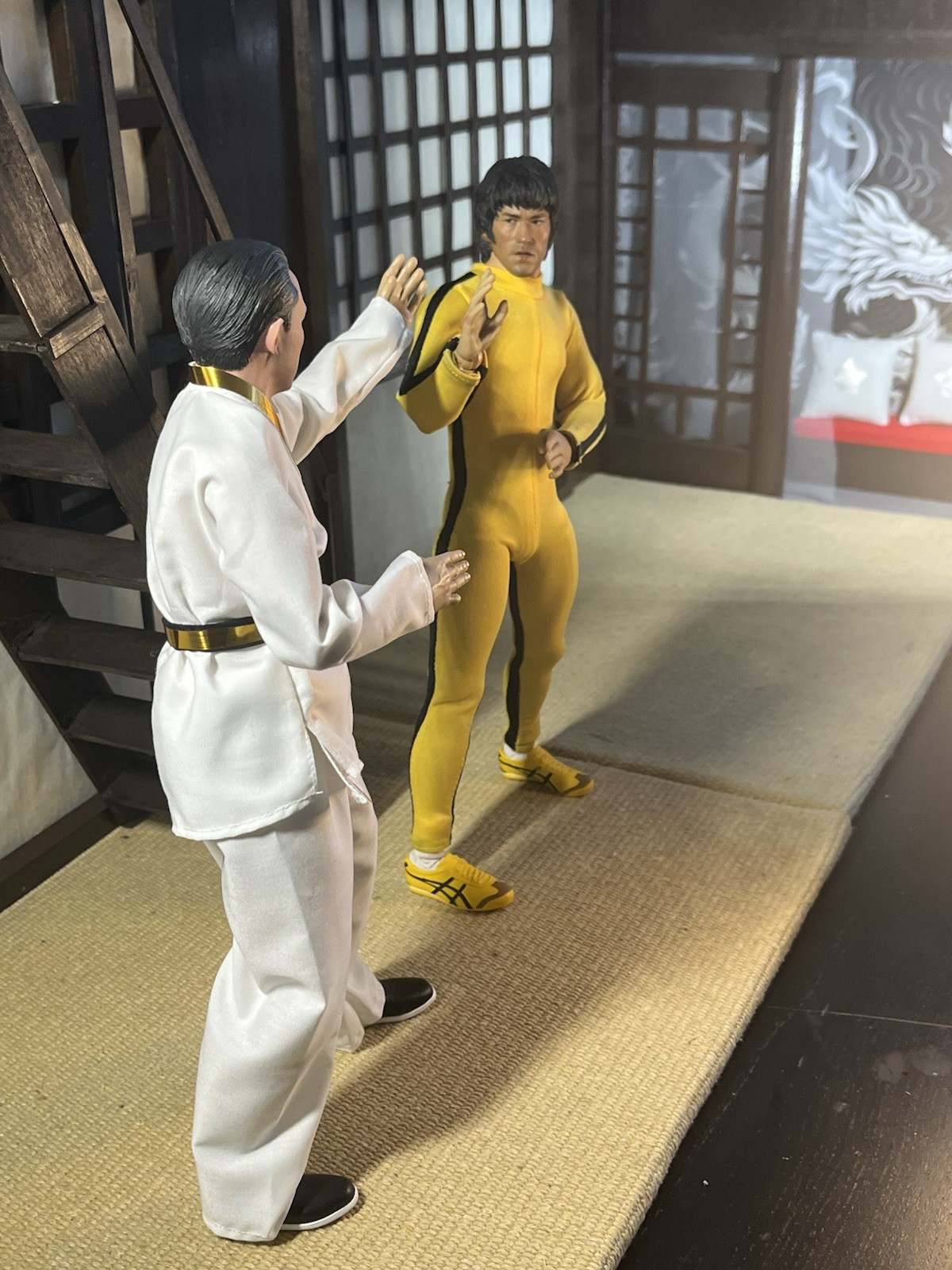 BRUCE LEE GAME OF DEATH 1:6 ACTION FIGURE & HAKKIDO MAN-2 FIGURES + WEAPONS. thumbnail 20