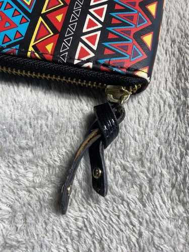 George Women's Wallet With Indian Design Accent With Gold Zipper Enclosure - Picture 4 of 11