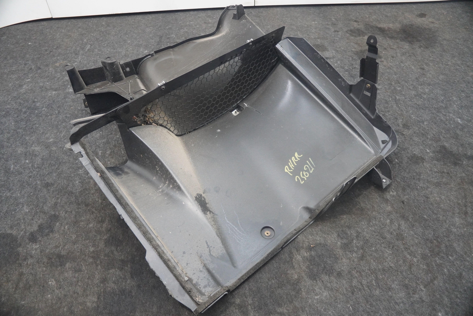 Rear Right Quarter Radiator Air Filter Duct Guide McLaren 720S Spider 2020 *Note