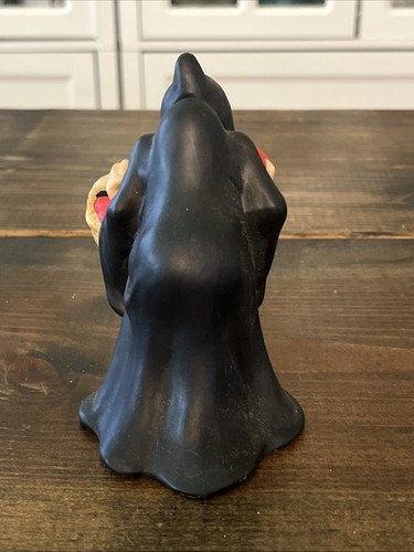 Disney Evil Queen Dressed as Witch from Snow White Porcelain Figurine VTG - Picture 3 of 3