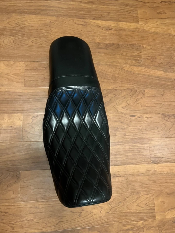 Le Pera Daytona 摩托车座椅适合 2006 - 2017 年 Harley-Davidson Dyna 型号 — 第 3/3 张图片