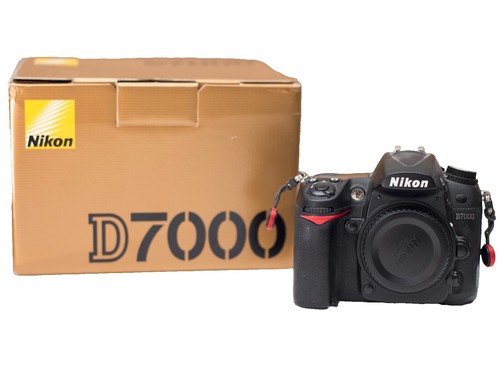 Nikon D7000 Digital SLR Camera with AF NIKKOR 18-55mm VR Lens