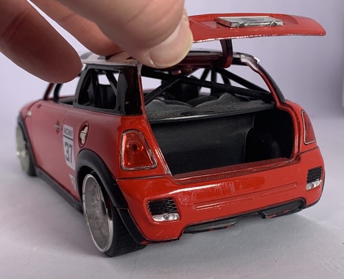 Jada Toys Dub City 2007 Mini Cooper S 1:24 Raceway 37 - Picture 4 of 15