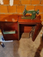 macchina da cucire con mobile